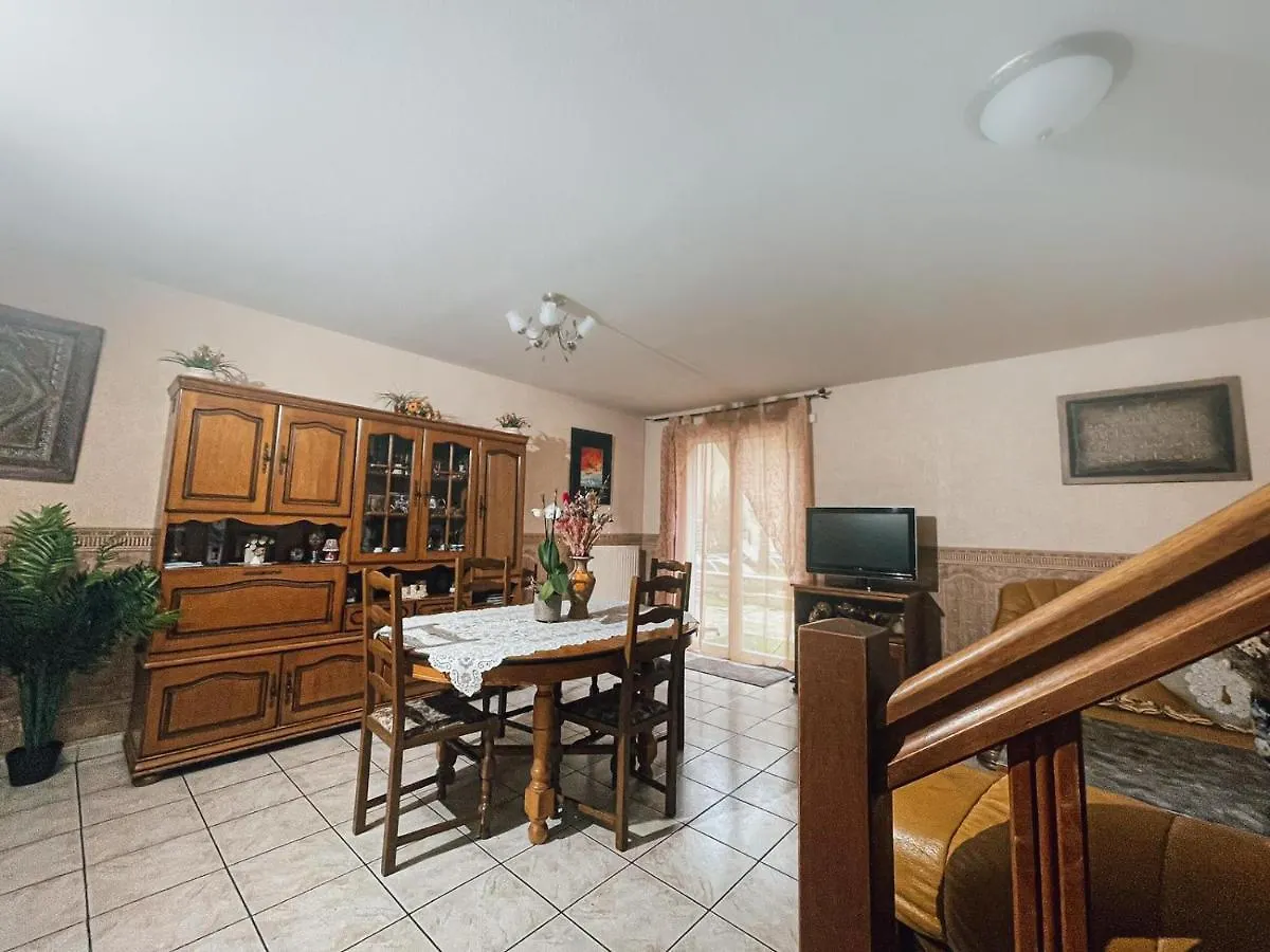 La Perle Rose Only Women Proche Gare Tram Bus Apartment Venissieux France