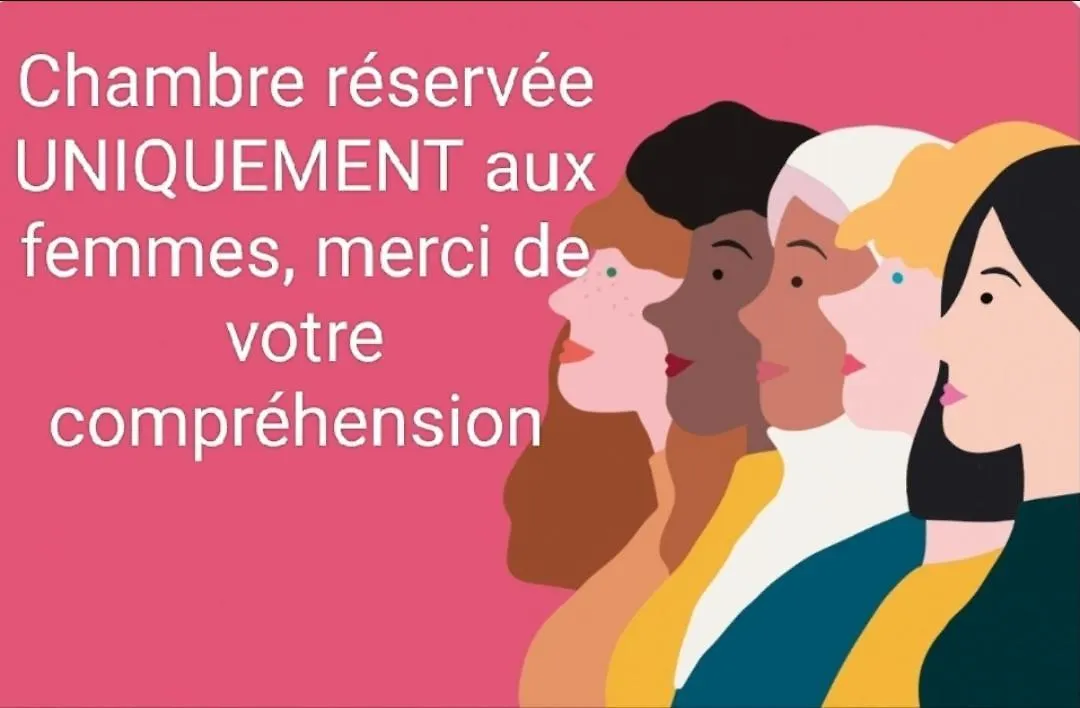 La Perle Rose Only Women Proche Gare Tram Bus Apartment Venissieux 0*,  France
