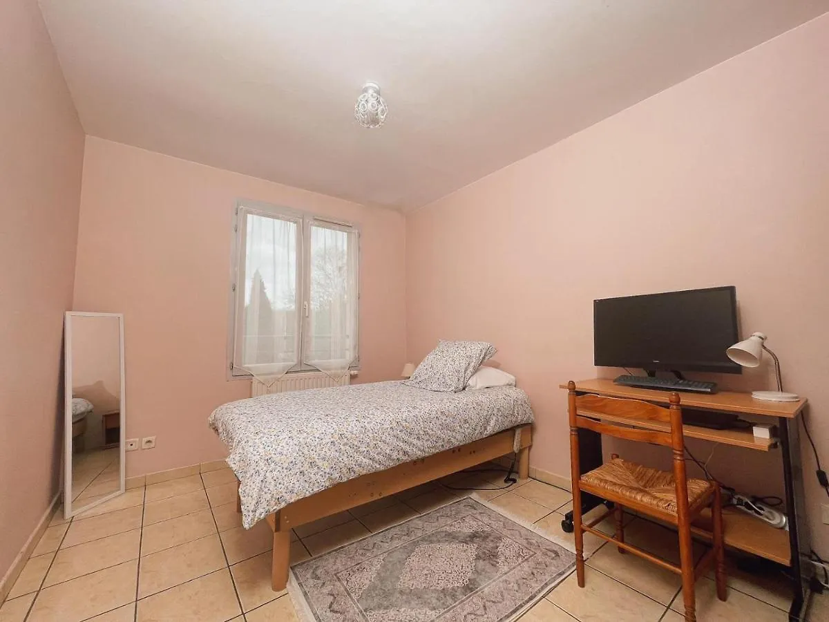 La Perle Rose Only Women Proche Gare Tram Bus Apartment Venissieux